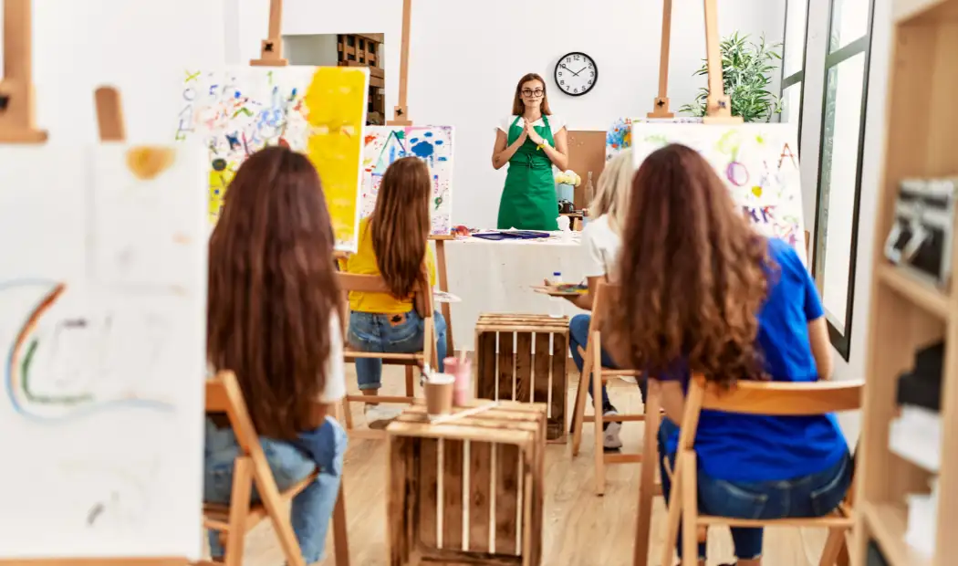 Painting in class: How can schools enhance student development with painting kits?